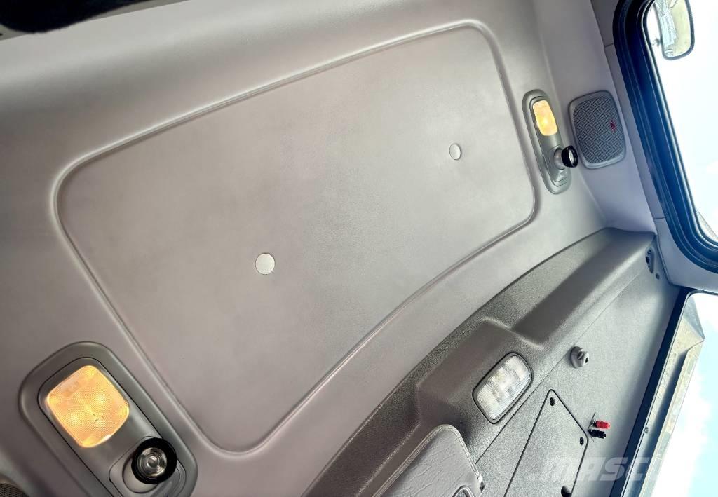 Peterbilt 389 Truck Tractor Units