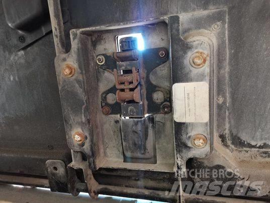 CAT TH 408 mask Cabins and interior