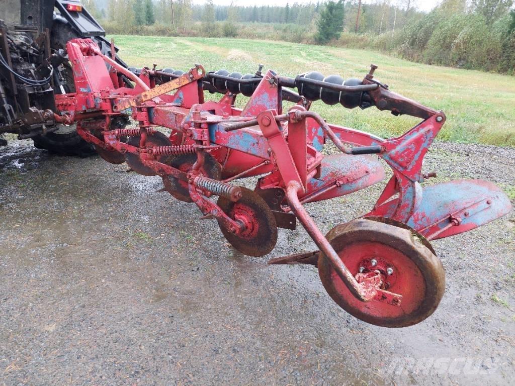 Överum sarkaaurat Conventional ploughs