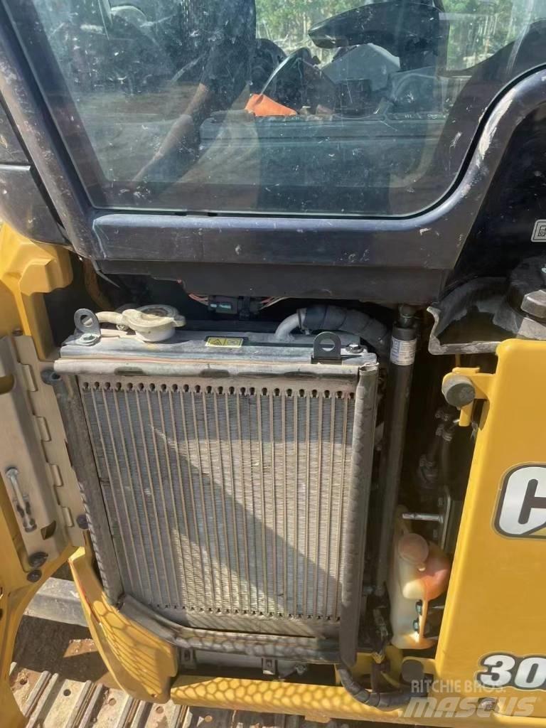 CAT 302 Mini excavators < 7t