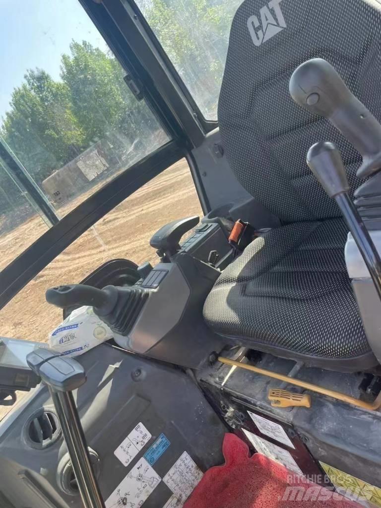 CAT 302 Mini excavators < 7t