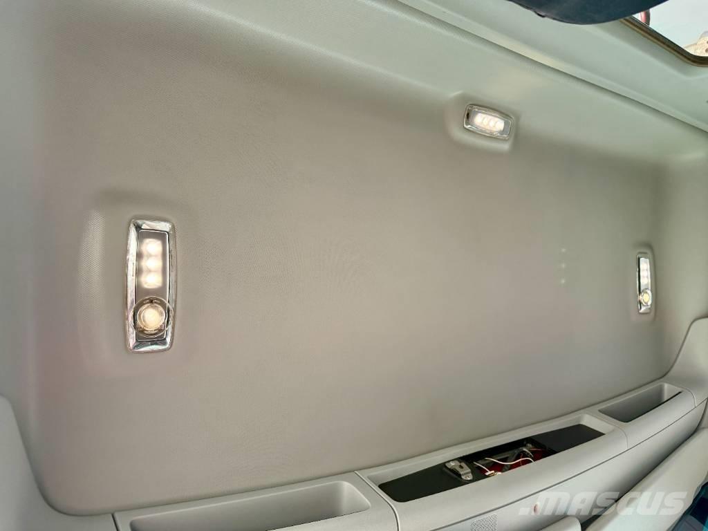 Kenworth T 880 Truck Tractor Units