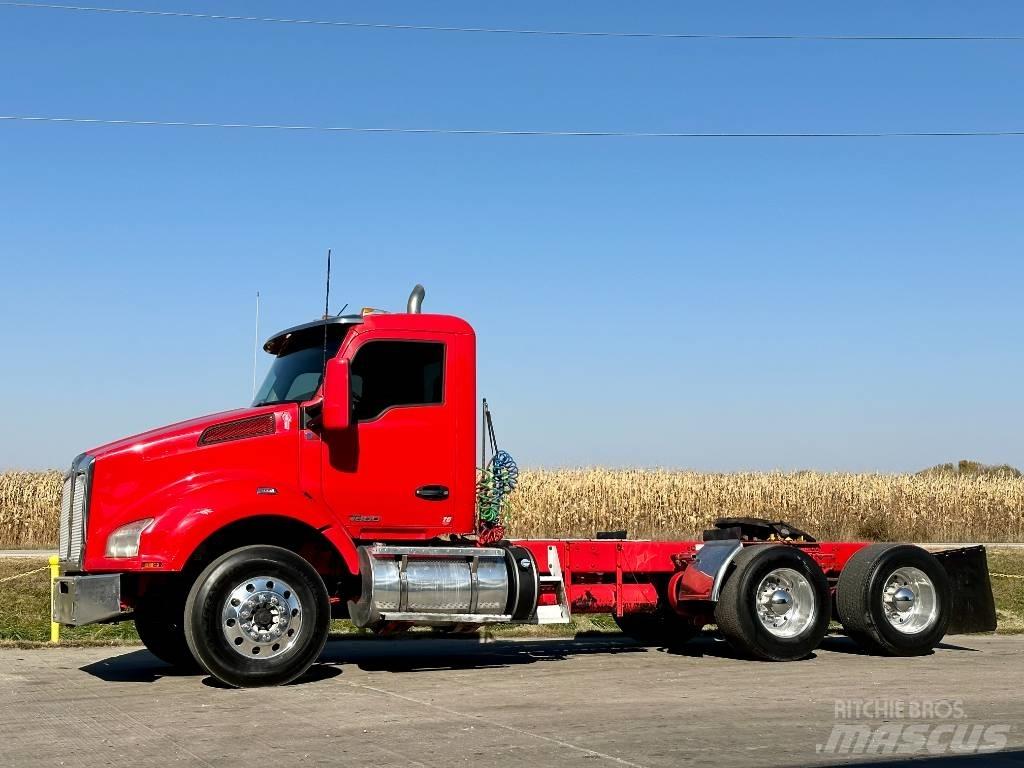 Kenworth T 880 Truck Tractor Units