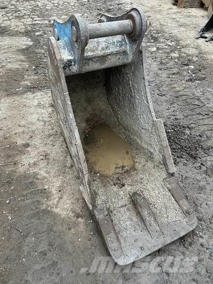  2' BUCKET, 65mm PINS Buckets