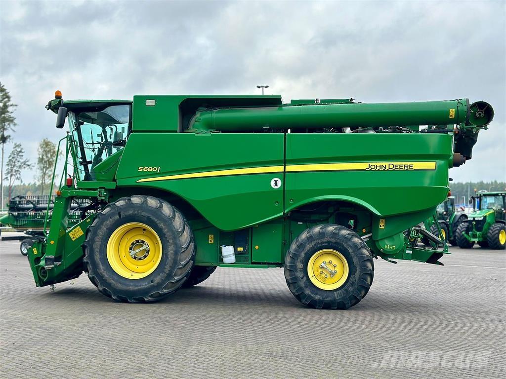 John Deere S680i Combine harvesters