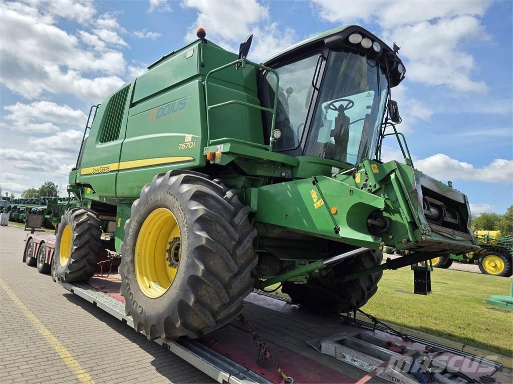 John Deere T670 Combine harvesters