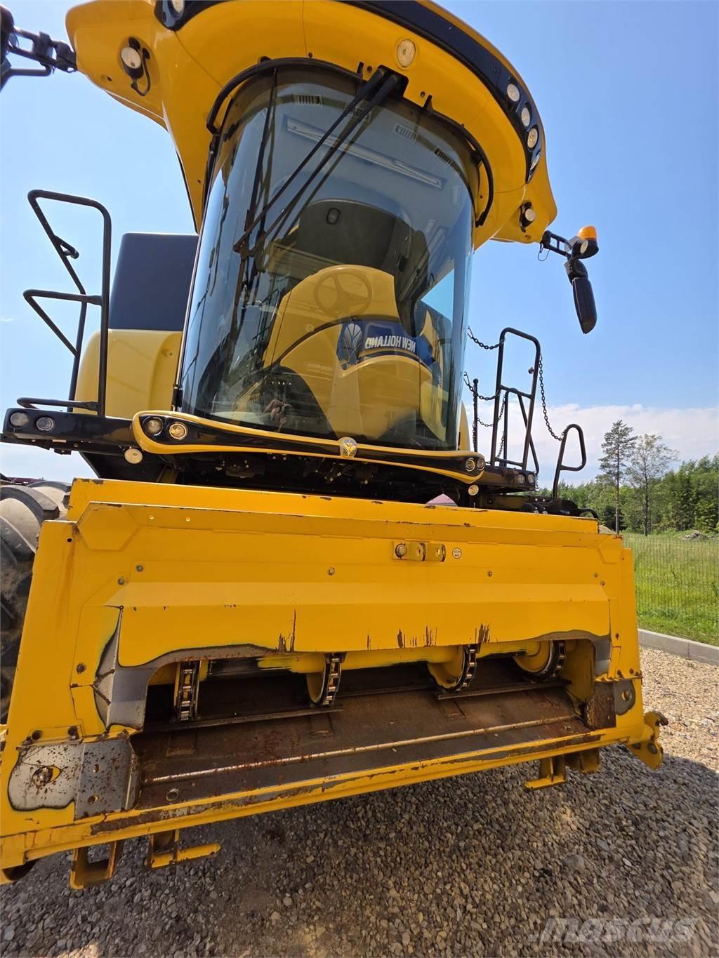 New Holland CX8.85 Combine harvesters