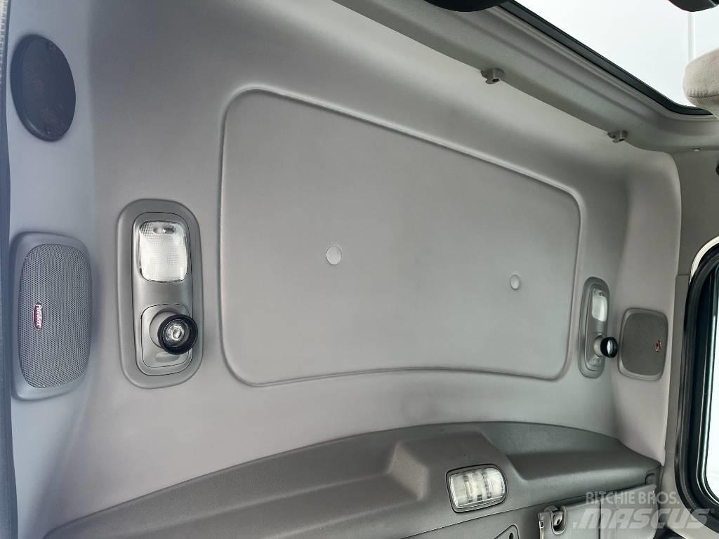 Peterbilt 389 Truck Tractor Units