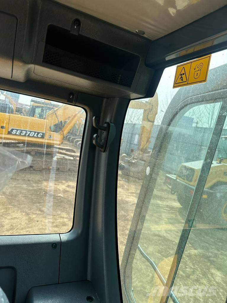 Hyundai 60 W Wheeled excavators