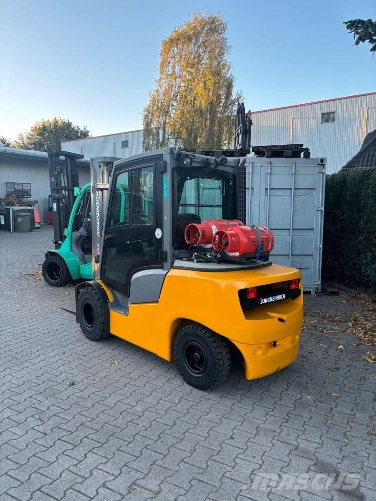 Jungheinrich TFG 435 LPG trucks