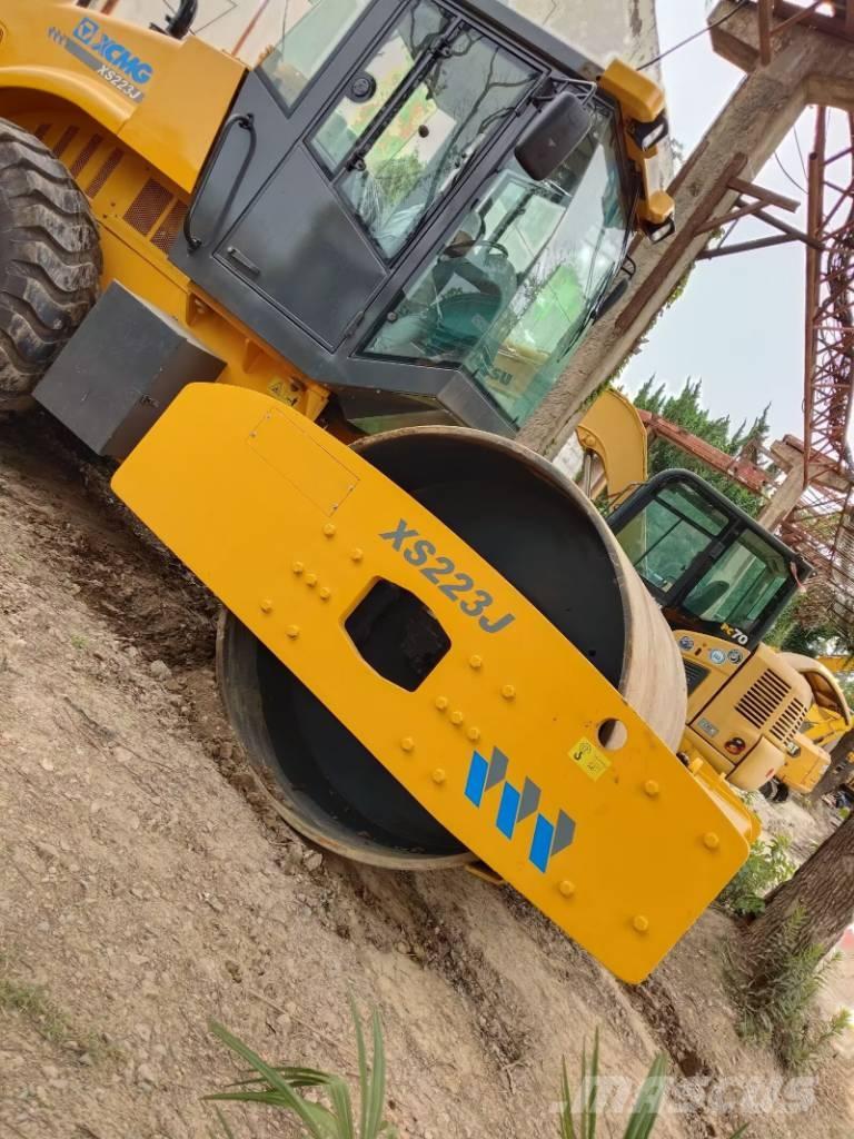 XCMG XS 223 J Single drum rollers