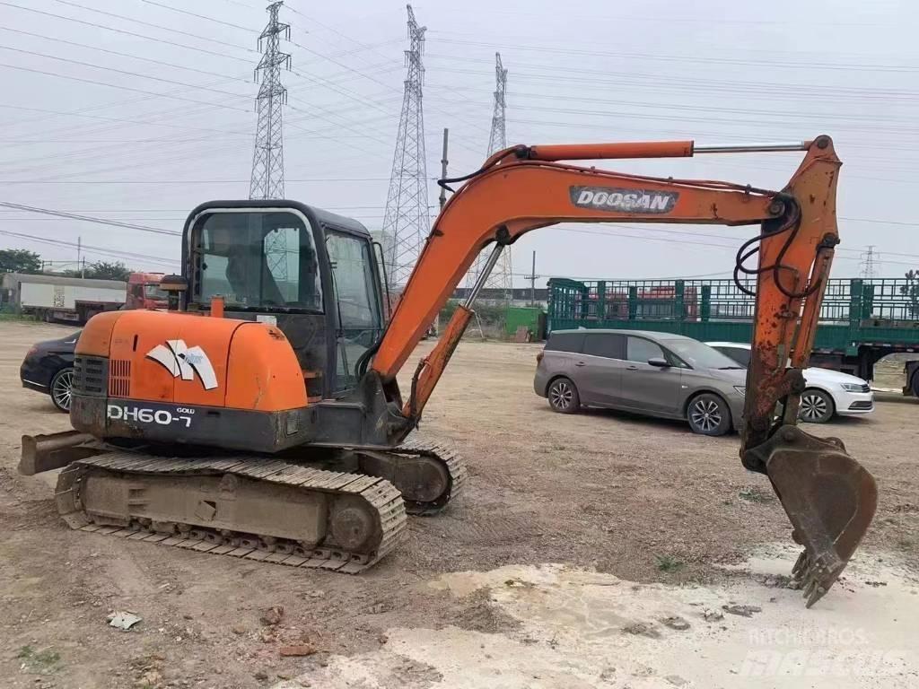 Doosan DH 60 Mini excavators < 7t