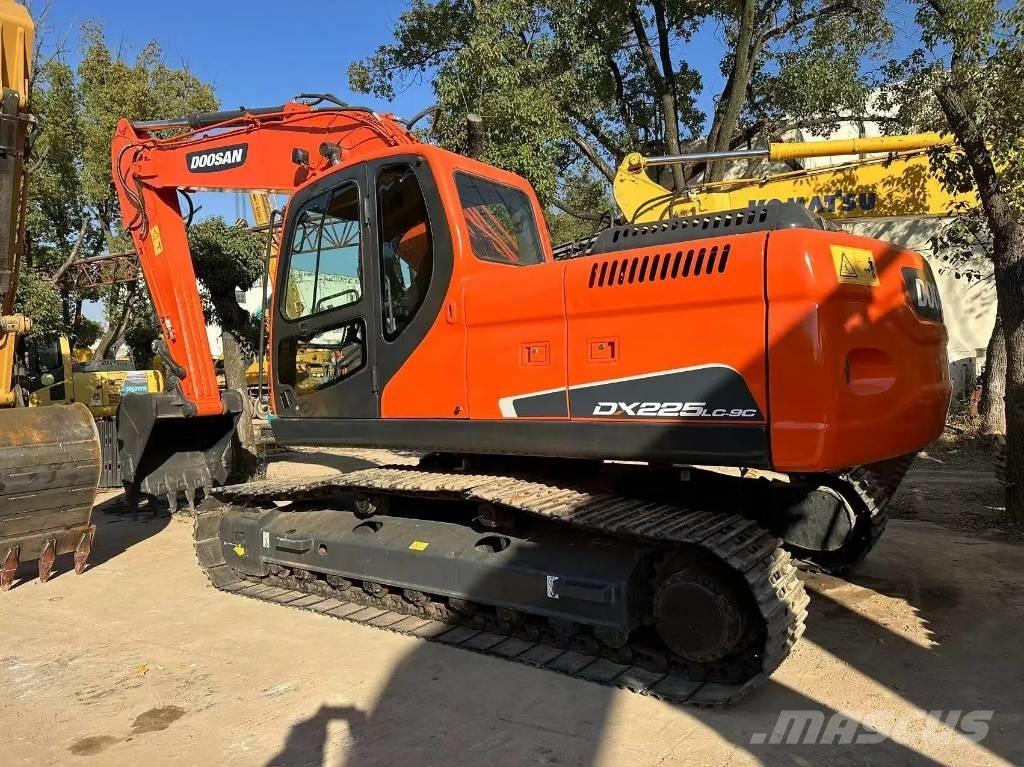 Doosan DX 225 LC Mini excavators < 7t