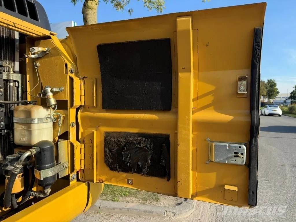 CAT 320BLN TLB's