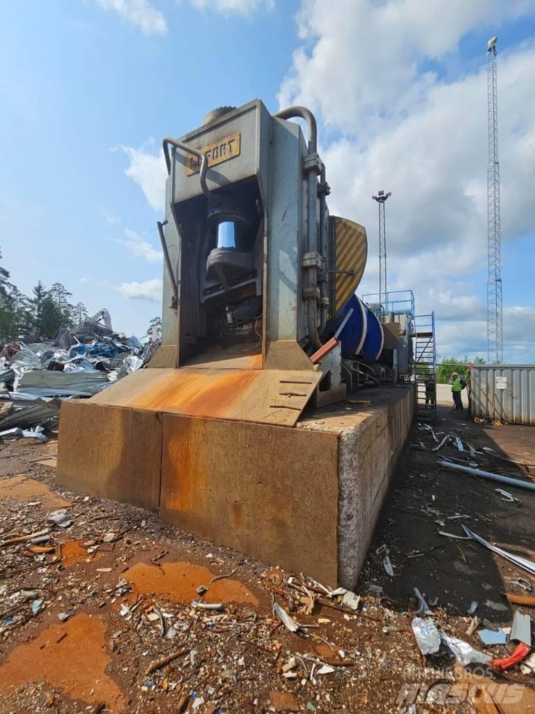 Lefort 850 Industrial balers