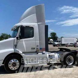 Volvo VNL 64T200 Truck Tractor Units