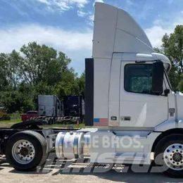 Volvo VNL 64T200 Truck Tractor Units
