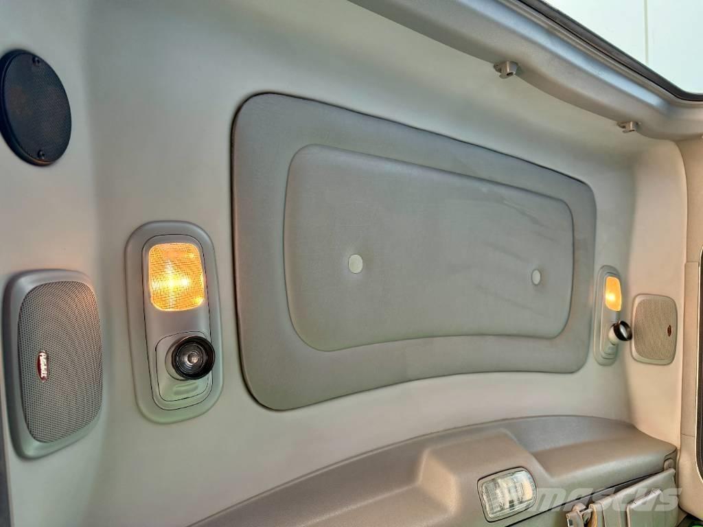 Peterbilt 389 Truck Tractor Units