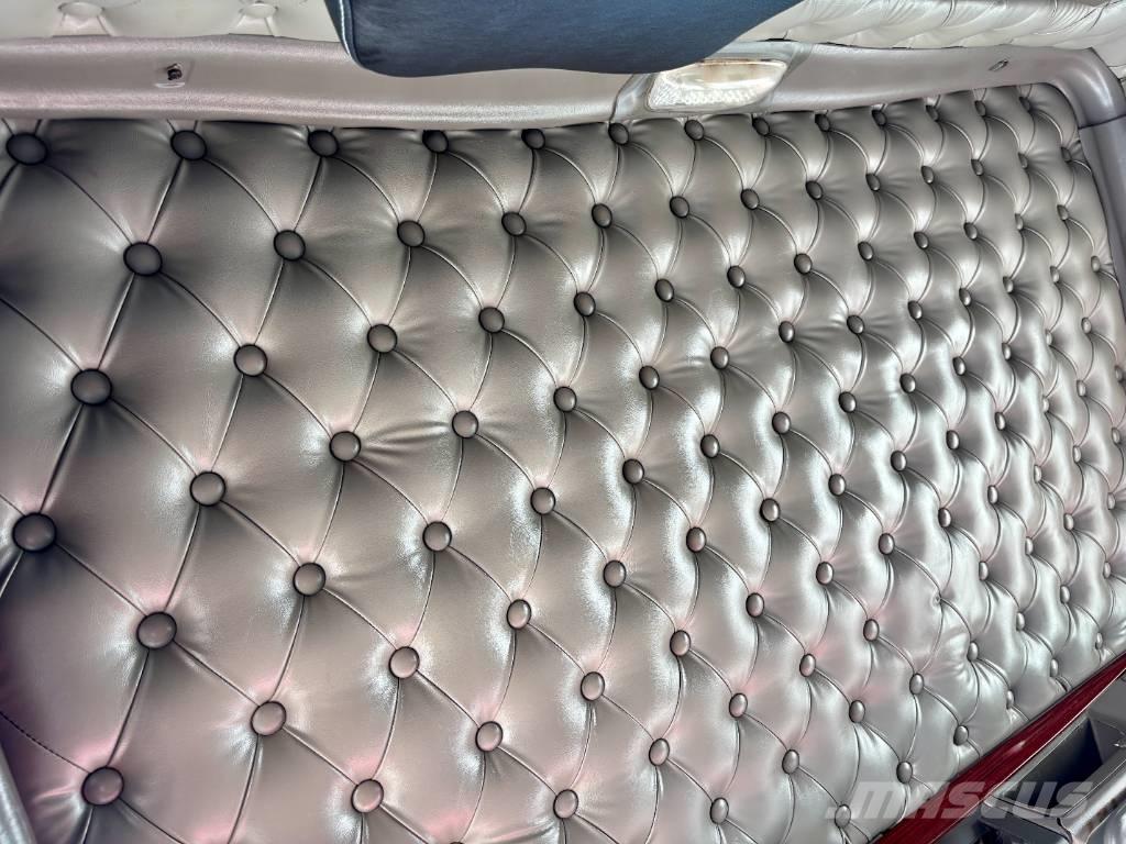 Kenworth W 900 Truck Tractor Units