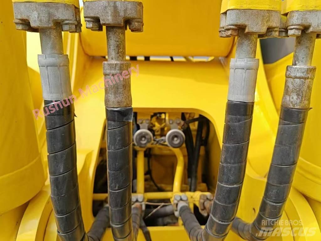 Komatsu PC 220-8 Crawler excavators