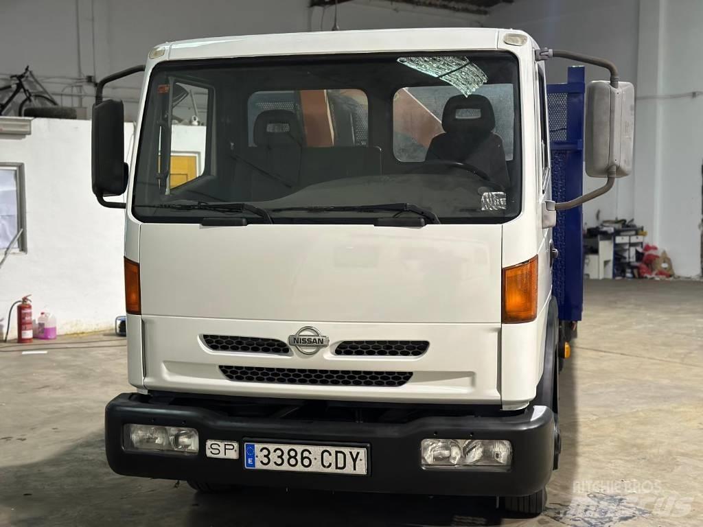 Nissan ATLEON 140 Flatbed/Dropside trucks