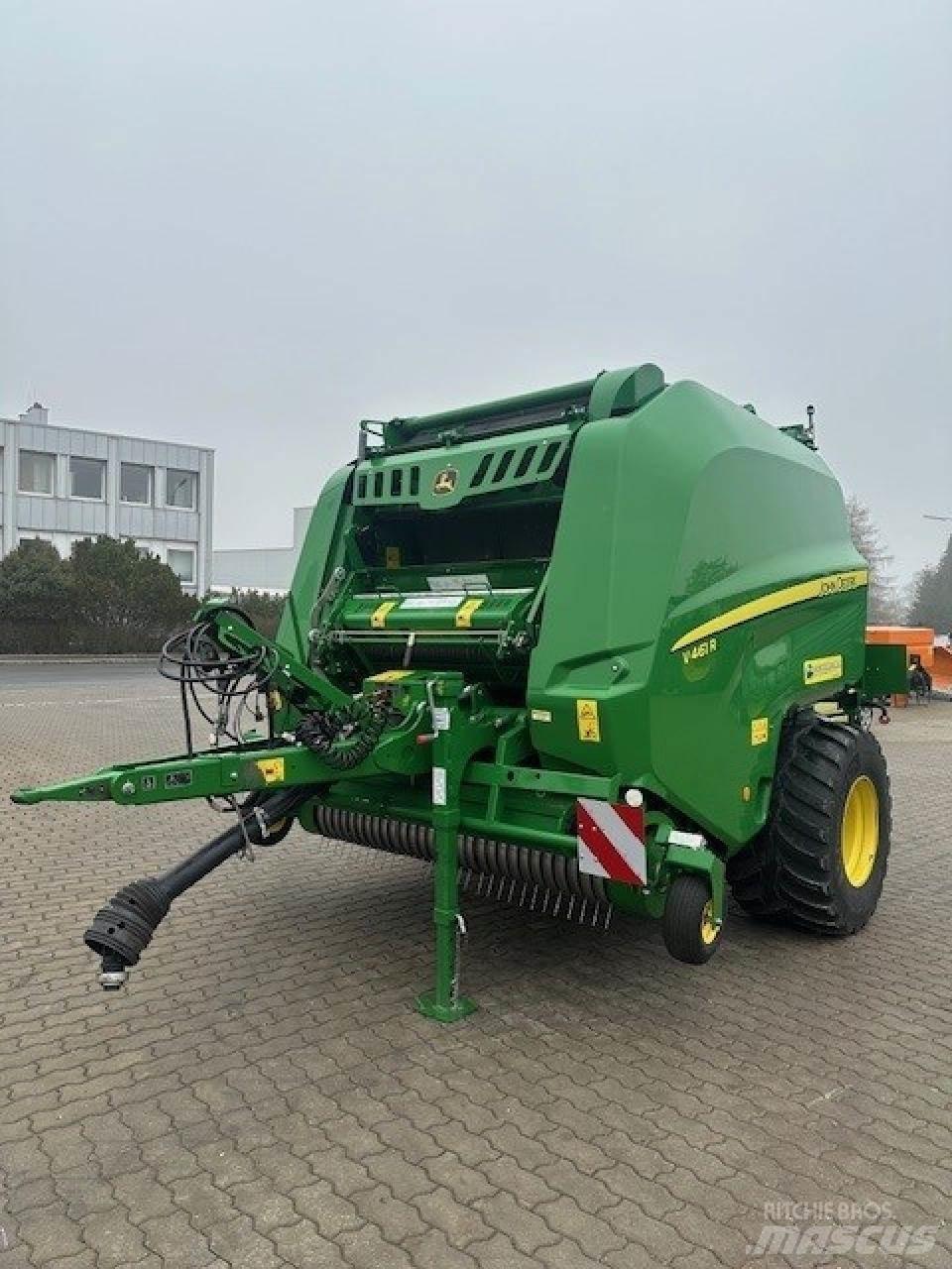 John Deere V461R Round balers