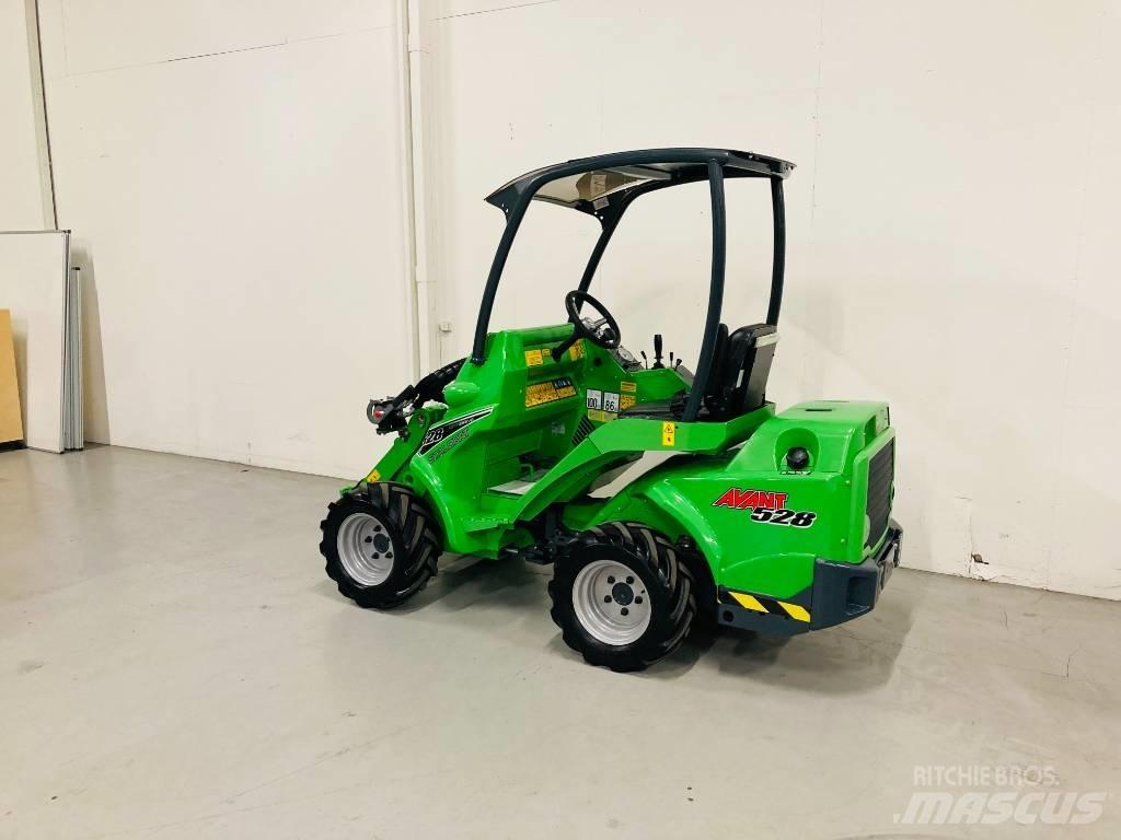 Avant 528 Mini loaders