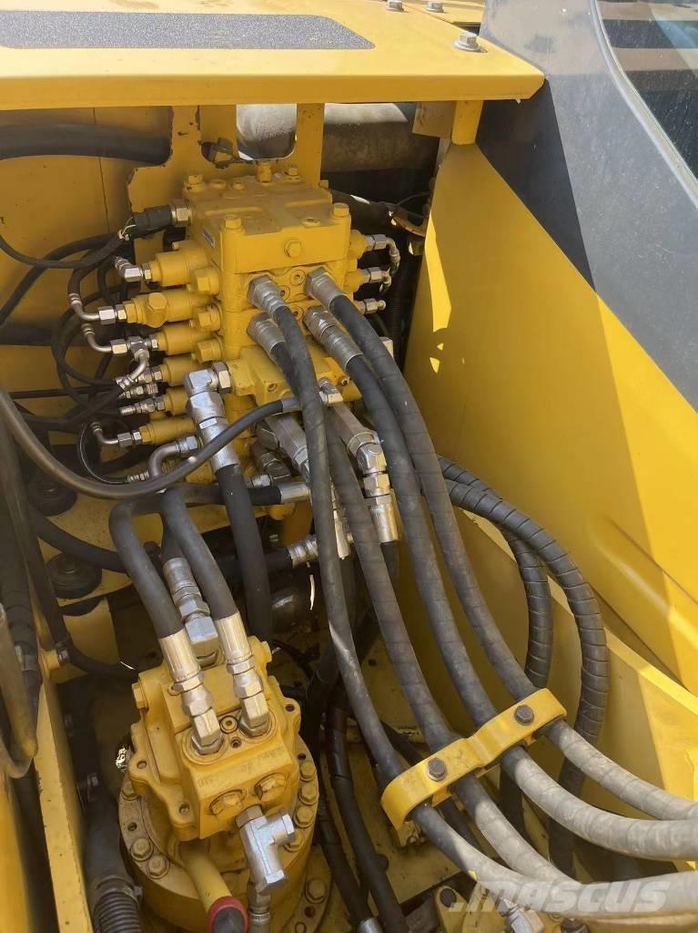 Komatsu PC 130-8 Midi excavators  7t - 12t