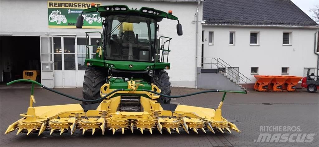 John Deere 8400i Self-propelled foragers
