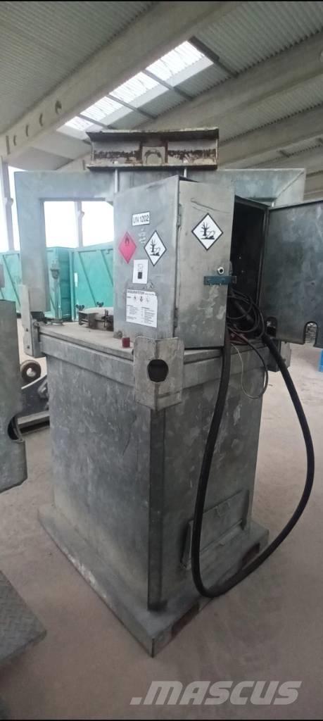 Bauer DT 1000 Fuel and additive tanks