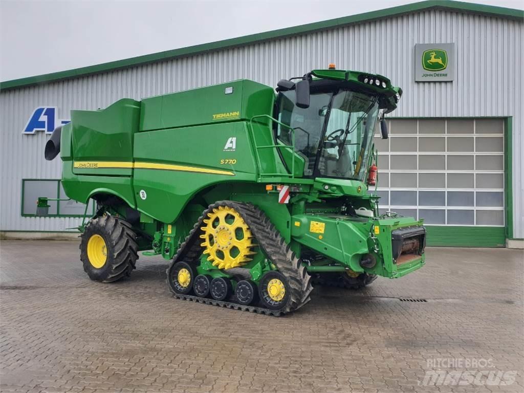 John Deere S770 Combine harvesters