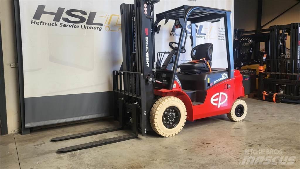  EFL253 Electric forklift trucks