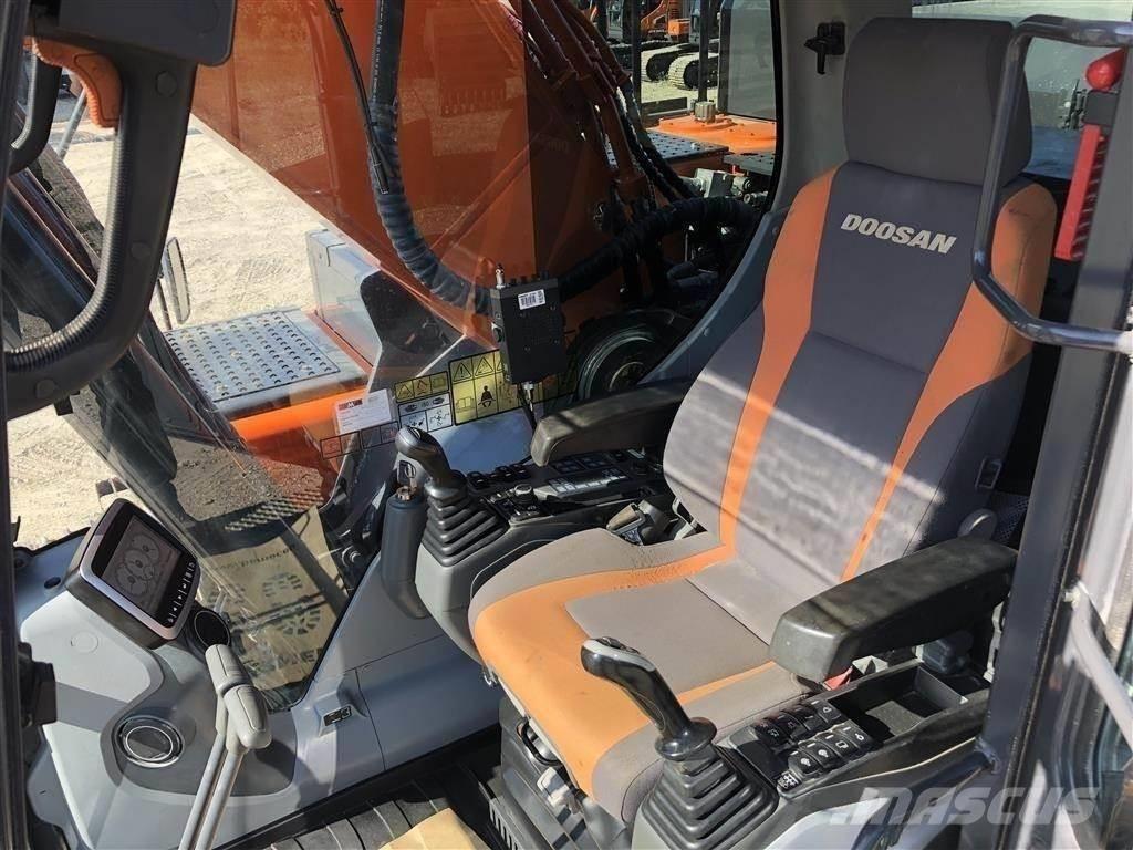 Doosan DX300 Crawler excavators