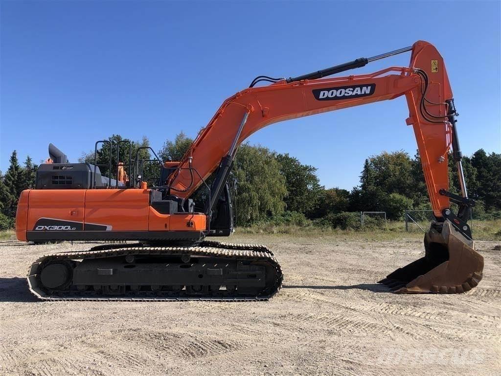 Doosan DX300 Crawler excavators