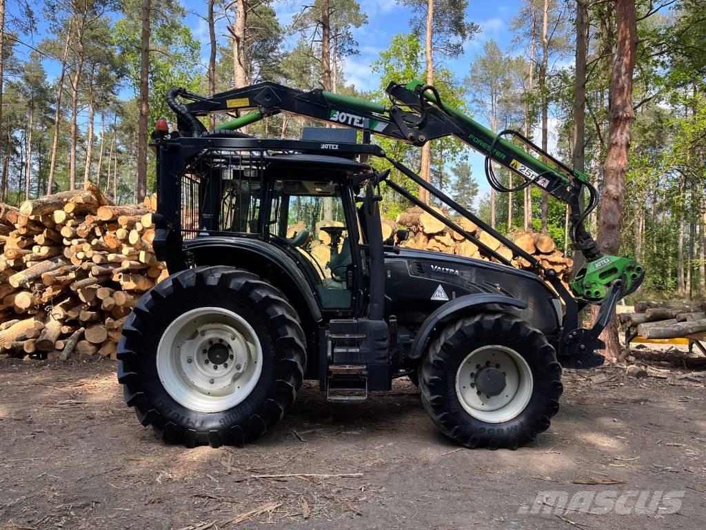 Valtra T183 Versu Tractors