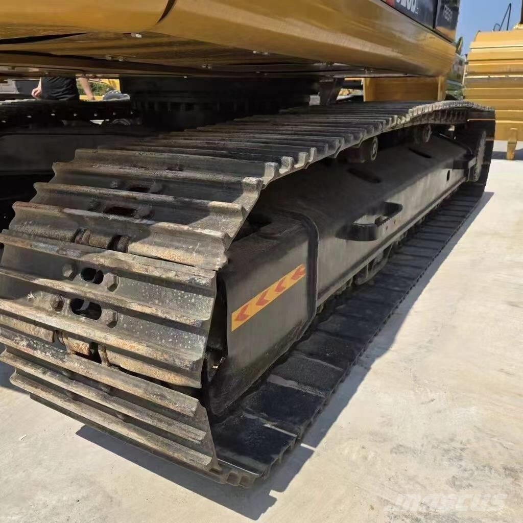 CAT 323 D L Crawler excavators