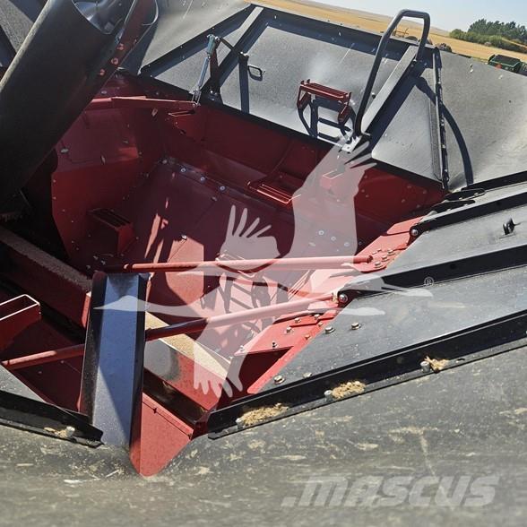 Case IH 8250 Combine harvesters