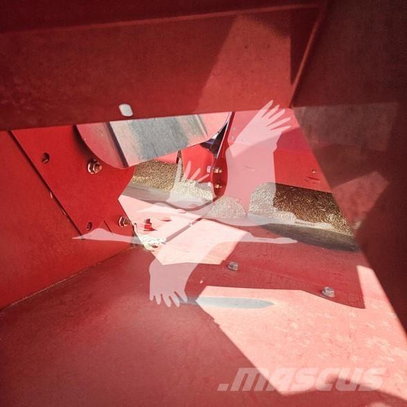 Case IH 8250 Combine harvesters