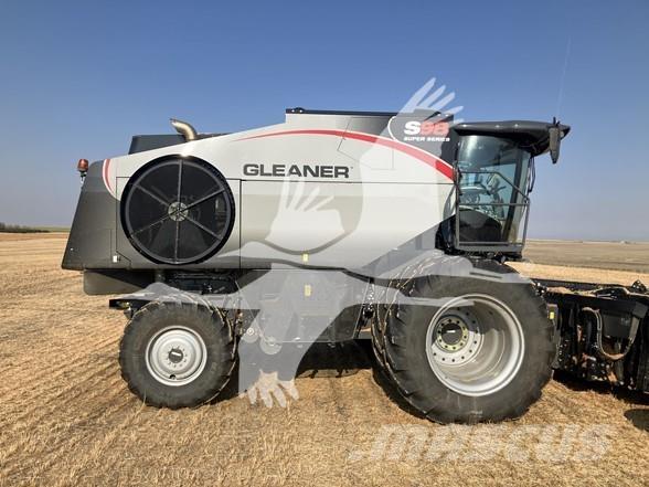 Gleaner S98 Combine harvesters