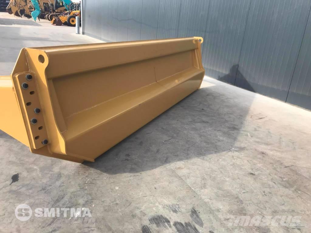 CAT 740B Tailgates