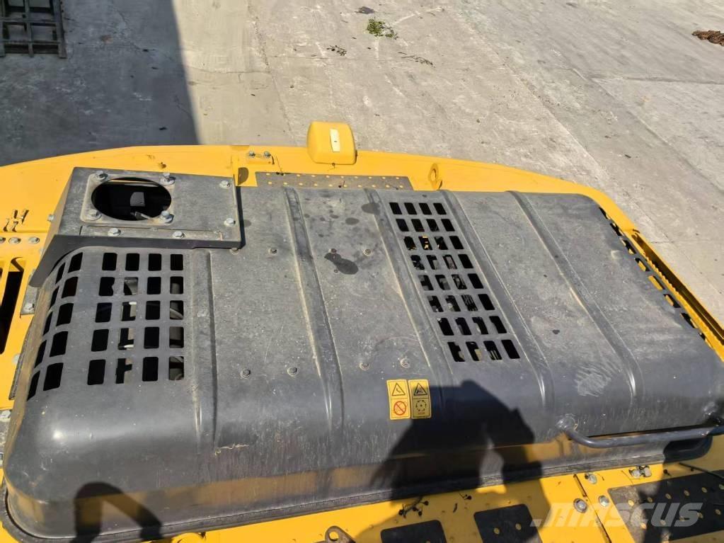 Komatsu PC 220-8 Crawler excavators