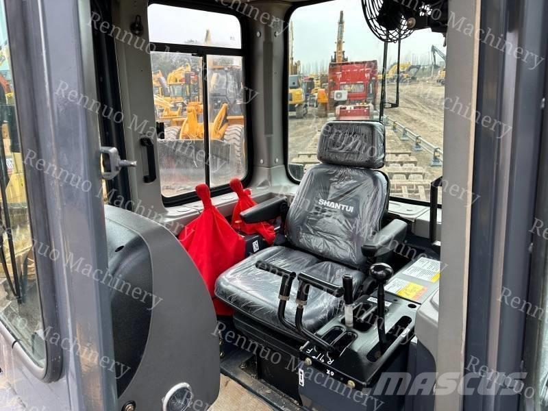 Shantui SD 16 Crawler dozers