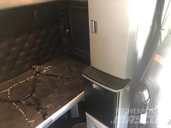Kenworth T680 Truck Tractor Units