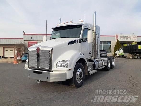 Kenworth T880 Truck Tractor Units