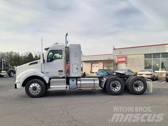 Kenworth T880 Truck Tractor Units