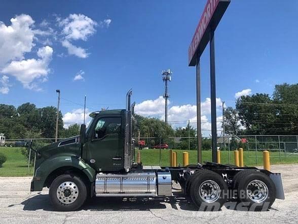 Kenworth T880 Truck Tractor Units