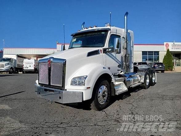 Kenworth T880 Truck Tractor Units