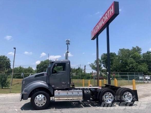 Kenworth T880 Truck Tractor Units