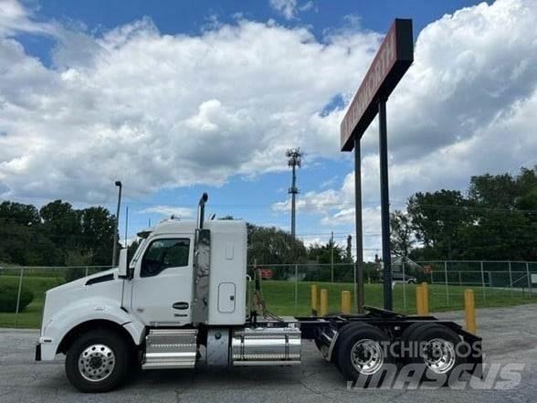 Kenworth T880 Truck Tractor Units