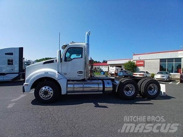 Kenworth T880 Truck Tractor Units